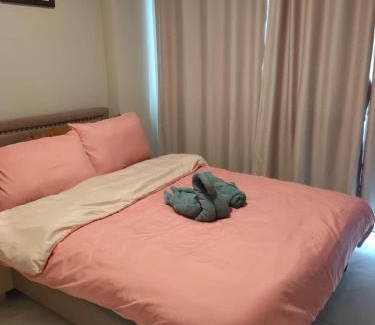 Paranaque Apartamento | Facing Pool w Balcony MOA BP1741