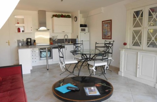 Mandelieu-La-Napoule Villa | FRENTE AL ESTEREL F3 DUPLEX ACONDICIONADO en casa de carácter piscine6 KM CANNES