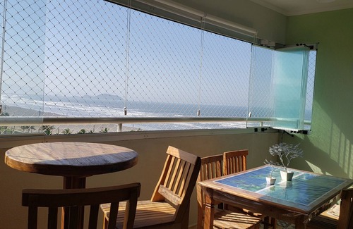 Centro Apartamento | Facing the sea. Bertioga Bay Beach