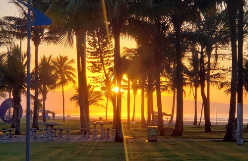 Centro Apartamento | Facing the sea. Bertioga Bay Beach