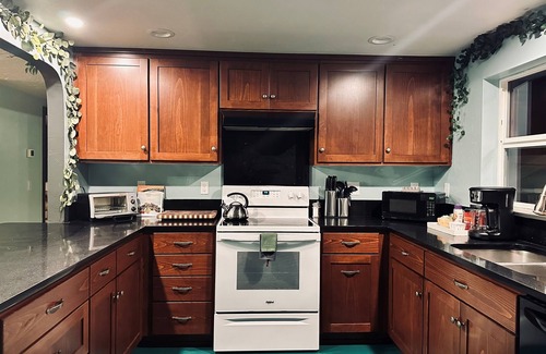 Western Casa | Faerie Hollow- whimsy, backyard, great kitchen!