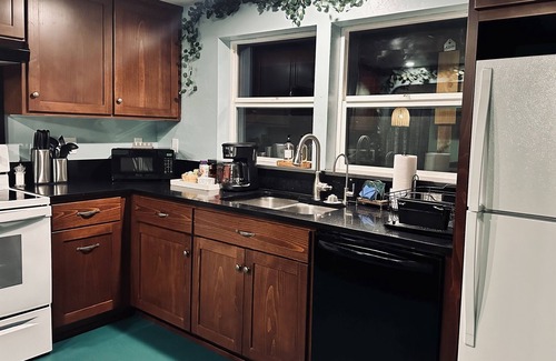 Western Casa | Faerie Hollow- whimsy, backyard, great kitchen!