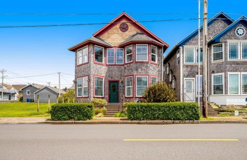 Newport Casa | Fairhaven - Wakefield House and Bennington House