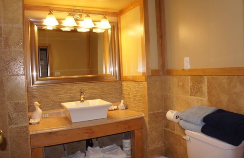 East Kootenay Hotel | Fairmont Mountain Bungalows
