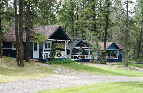 East Kootenay Hotel | Fairmont Mountain Bungalows