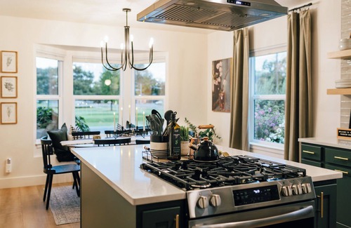 Caldwell Casa | Fairview House Historic 5BR Sleeps 10 Golf Views + Hot Tub