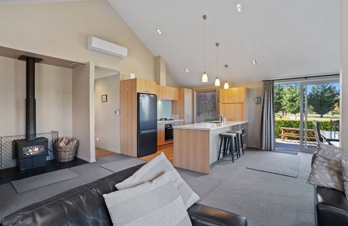 Hanmer Springs Casa | Fairway Cottage - Hanmer Springs Holiday Home