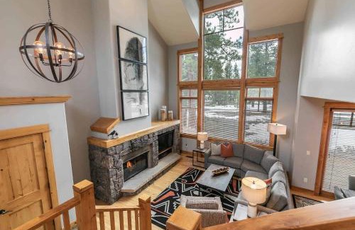 Truckee Casa | Fairway Drive 13113 by East West Hospitality