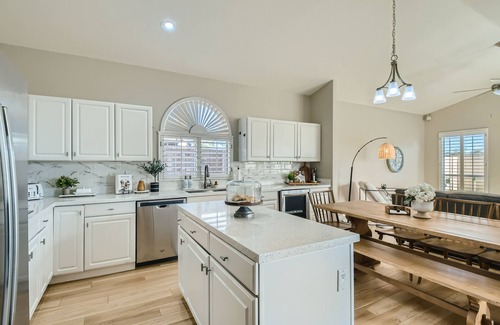 Superstition Springs Casa | Fairway home, Sleeps 8, heated pool, putting green & music room