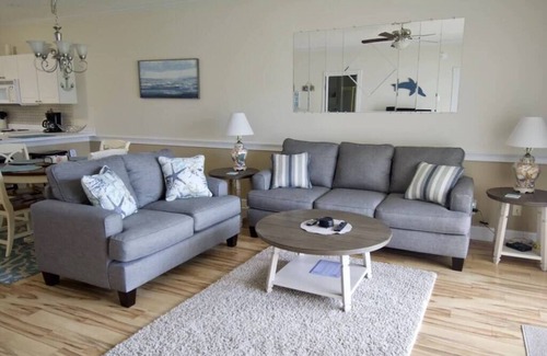 Central Myrtle Beach Apartamento | Fairway to the Beach