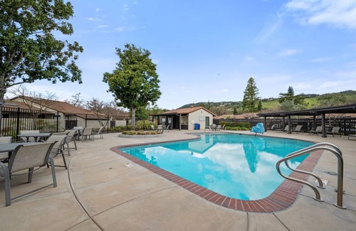 Napa Condominio | NUEVA LISTA Fairways Condo Silverado Golf & Country