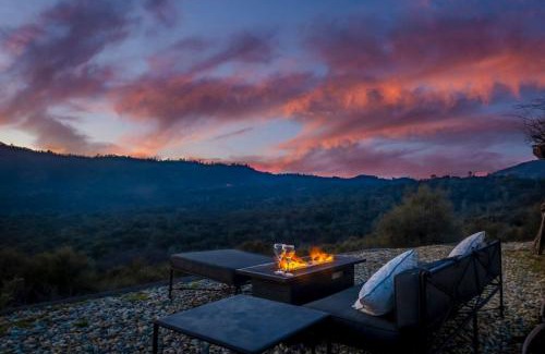 Ahwahnee Casa | Fairy Tale 13-acre Sunset Villa at Windy Gap Valley near Yosemite