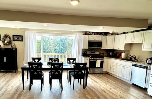 Cleveland Casa | Fairytale Forest Estate 47 private acres, 6 bedrooms, 3.5 bath, 2 full kitchens