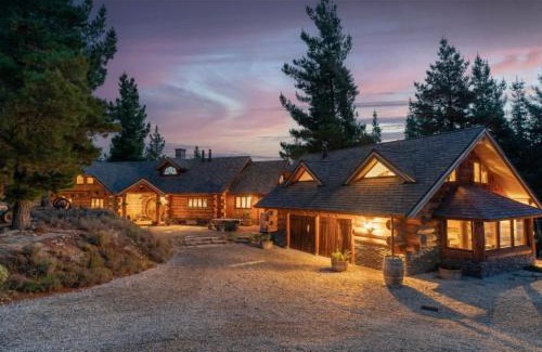 Alexandra Casa | Fairytale Log Cabin - Homewood Forest Retreat