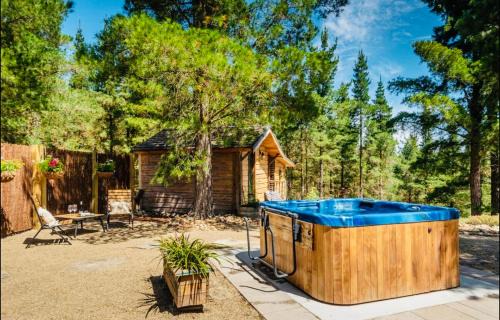 Alexandra Casa | Fairytale Log Cabin - Homewood Forest Retreat