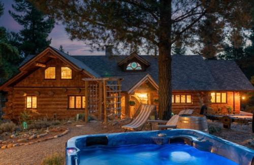 Alexandra Casa | Fairytale Log Cabin - Homewood Forest Retreat