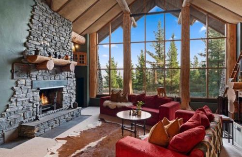 Alexandra Casa | Fairytale Log Cabin - Homewood Forest Retreat