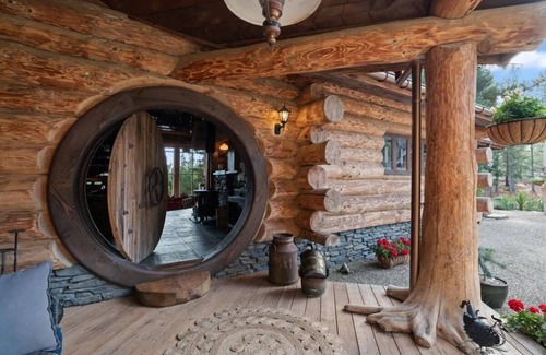 Alexandra Cabina | Fairytale Log Cabin with Hot Tub at Homewood Forest Retreat