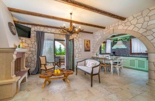Apolpaina Villa | Villa de cuento de hadas, en el corazón de la ciudad de Lefkas y la playa de Agios Ioannis.¡¡¡En oferta!!!