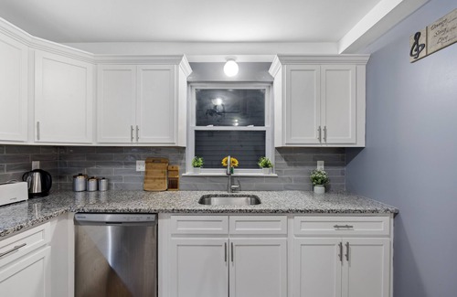 Newark Condominio | FaithInn- 3 Bed 2 Bath EWR/PENN