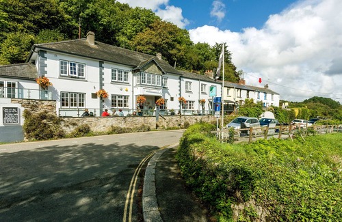 Truro Cabaña | FAL RIVER COTTAGE, pet friendly, with a garden in Malpas, Cornwall