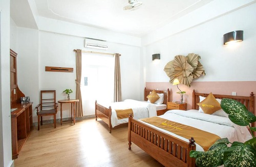 Phong Nha Cama Y Desayuno | FALCON HOTEL & BAR