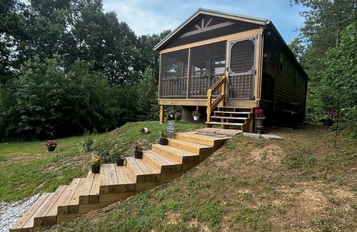 Tennga Cabina | Falcons Nest cabin with AC and WiFi in enchanting Calhoun TN