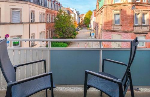 Mitte Apartamento | Falk Homes- Luxus Apartments, ideal für Geschäftsreisende & Familien - nahe Messe, im Zentrum Nürnbergs mit Balkon, Arbeitsplatz & Parkplatz, Handtücher & Bettwäsche, nähe Playmobilfunpark, self check-in