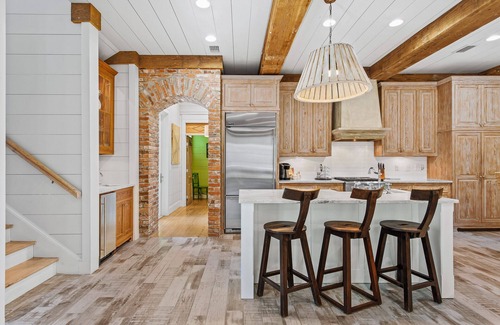 Forest District Casa | Summer Availability! Forest District - 2 Screened Porches! 4 Adult Bikes! Gourmet Kitchen!