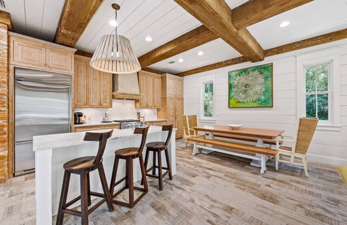 Forest District Casa | Summer Availability! Forest District - 2 Screened Porches! 4 Adult Bikes! Gourmet Kitchen!