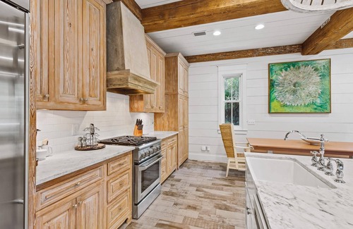 Forest District Casa | Summer Availability! Forest District - 2 Screened Porches! 4 Adult Bikes! Gourmet Kitchen!
