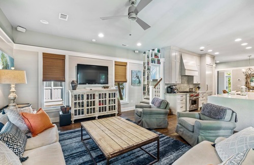 Cottage District Casa | Spring Break Availability! Conveniently located in the Watercolor Park District! 5 Adult Bikes!