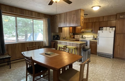 Harrison Cabaña | Cozy lake view cottage just steps from the water! No Cleaning Fee Fire pit kayak