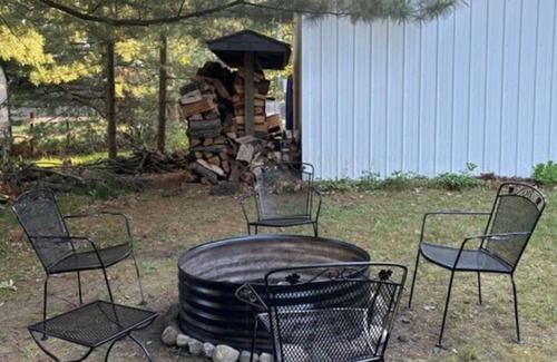 Harrison Cabaña | Cozy lake view cottage just steps from the water! No Cleaning Fee Fire pit kayak