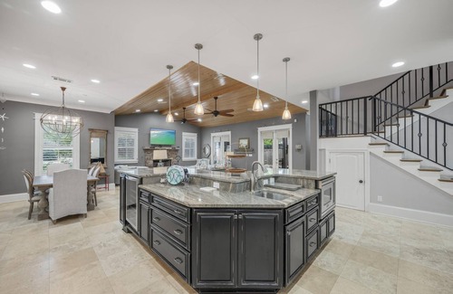 Sugarwood Beach Casa | Available for Summer Stays! Private Pool and Spa! 5 Adult Bikes! Carriage House!