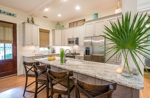 Cottage District Casa | 143 Dandelion Dr ~ Cottage District! Al otro lado de las canchas de tenis! ¡Parrilla de gas!