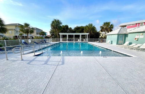 Surf Side Shores Casa | Beachfront Pet Friendly Duplex - Pools and Tennis