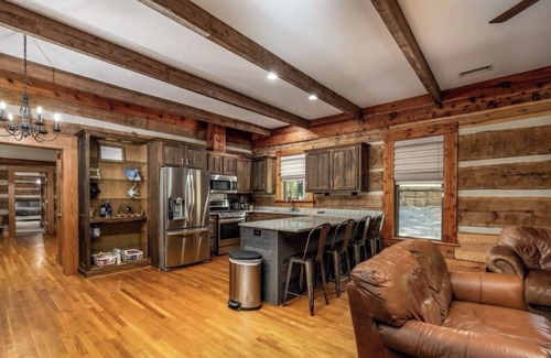 Terrell Casa | Perfect For Your Getaway! Gorgeous views of Lake Norman+ free kayaks & SUPs