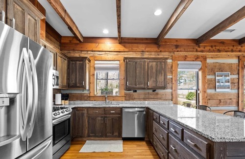 Terrell Casa | Perfect For Your Getaway! Gorgeous views of Lake Norman+ free kayaks & SUPs