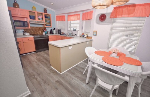 Frangista Beach Casa | Popular Beach Cottage 1block to beach access-Walk to shops/dining/bar