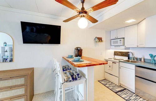 Midtown Ocean City Apartamento | Steps to Beach: Condo w/ Pool Access in Ocean City