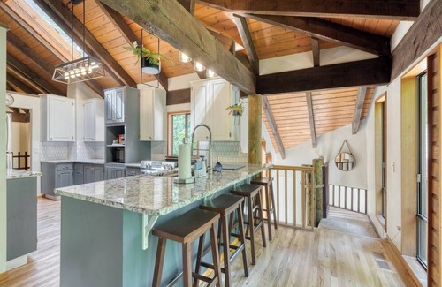 Beaverton Cabina | Summer Getaway Deals! Secluded 5BR Cabin Near Portland Fun