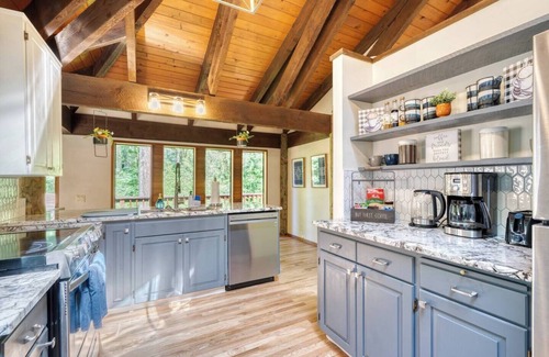 Beaverton Cabina | Summer Getaway Deals! Secluded 5BR Cabin Near Portland Fun
