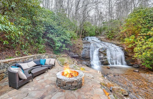 Franklin Casa | Fall Foliage Paradise Cabin with Creek and Game Room