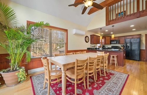 Lake Harmony Estates Casa | Reunions,Ski,Snowboard,Fish,Golf,Watersports,Lake/Beach,Tennis,Pickleball,HotTub