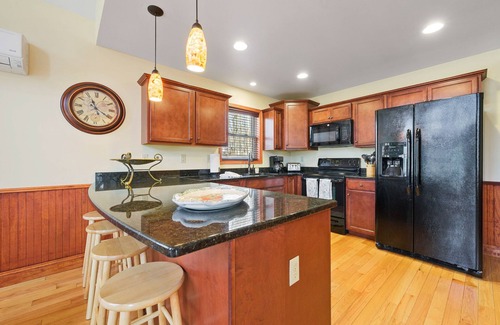 Lake Harmony Estates Casa | Reunions,Ski,Snowboard,Fish,Golf,Watersports,Lake/Beach,Tennis,Pickleball,HotTub