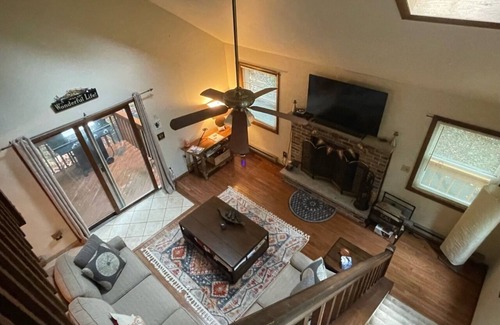 Lake Ariel Chalet De Esquí | Walking distance to beach in amenity filled "The Hideout" Tall Hill Lake Chalet