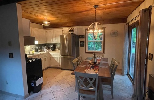 Lake Ariel Chalet De Esquí | Walking distance to beach in amenity filled "The Hideout" Tall Hill Lake Chalet