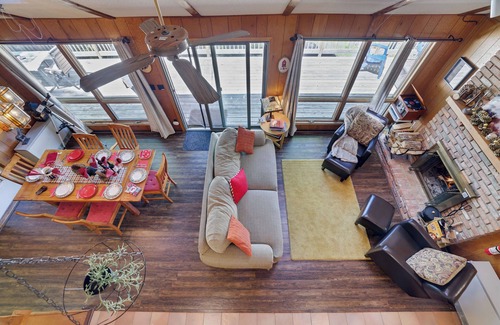 Lake Ariel Chalet De Esquí | HIDEOUT COTTAGE-SPACIOUS SLEEPS 13+BIG DECK+SMART TVs+FIRE PIT+GAME+KAYAKS+BIKES