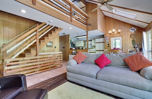Lake Ariel Chalet De Esquí | HIDEOUT COTTAGE-SPACIOUS SLEEPS 13+BIG DECK+SMART TVs+FIRE PIT+GAME+KAYAKS+BIKES